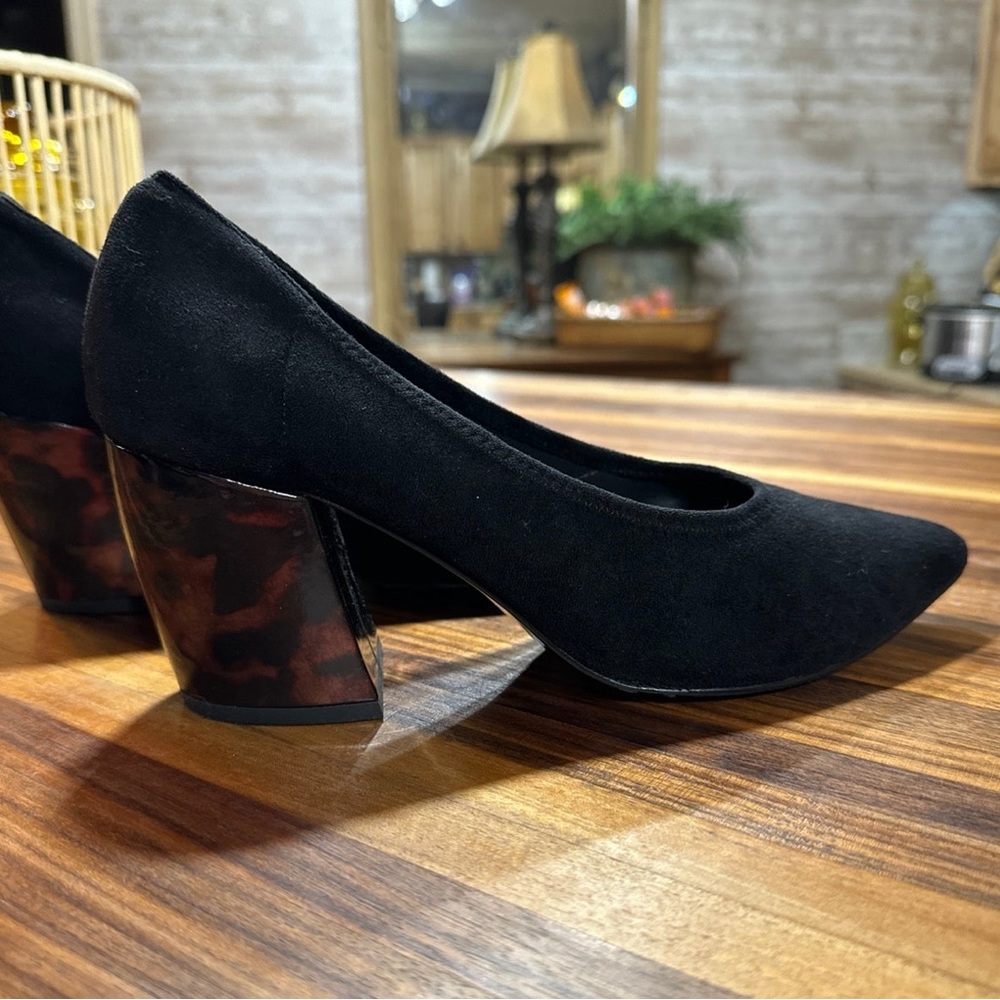 Van Eli black with animal print heels